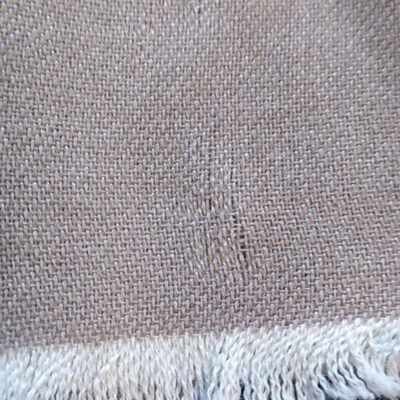 Elegant Green and Gray Patterned Floral Paisley Design Woven Women's Scarf - Picture 8 of 8